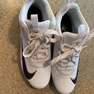 NWOT Boys Nike football cleats